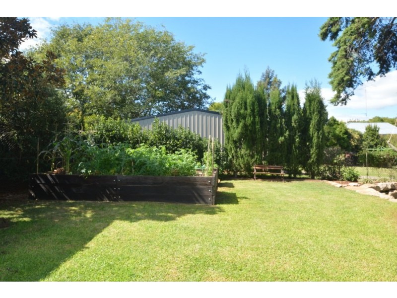 103 Bridge Street, Mount Lofty QLD 4350
