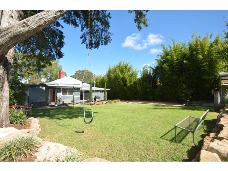103 Bridge Street, Mount Lofty QLD 4350