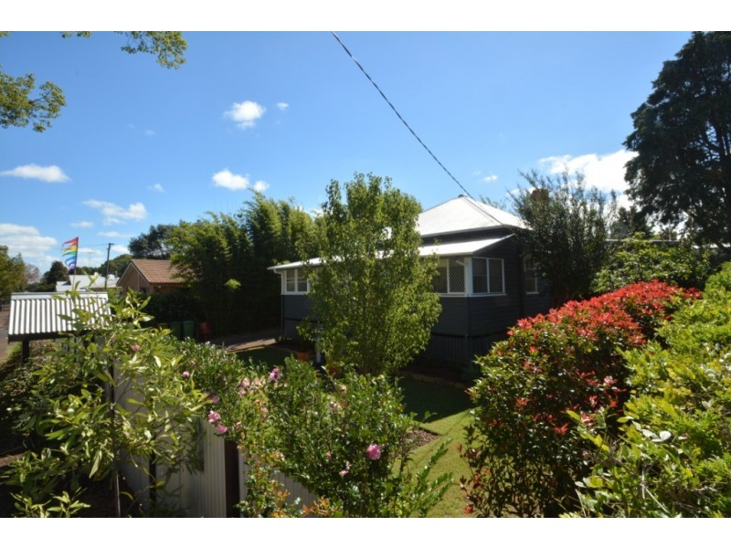 103 Bridge Street, Mount Lofty QLD 4350