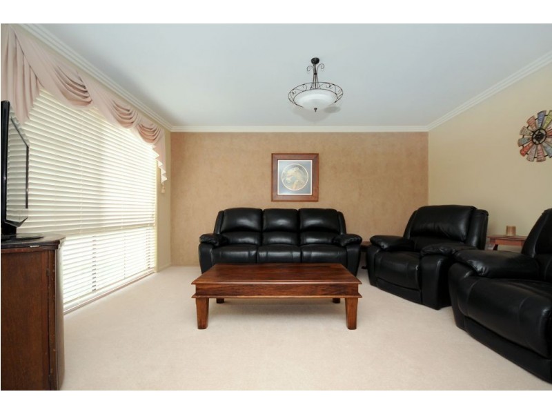 17 Chelwyn Street, Middle Ridge QLD 4350