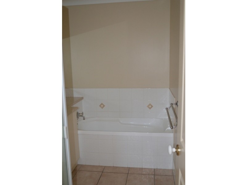 2 Mason Court, Kearneys Spring QLD 4350