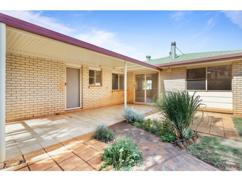 2 Albion Street, Kearneys Spring QLD 4350