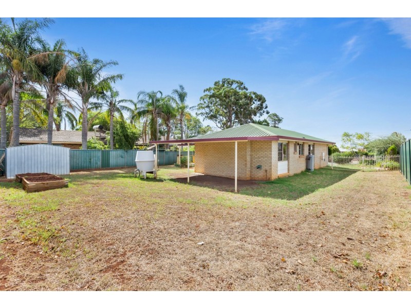 2 Albion Street, Kearneys Spring QLD 4350