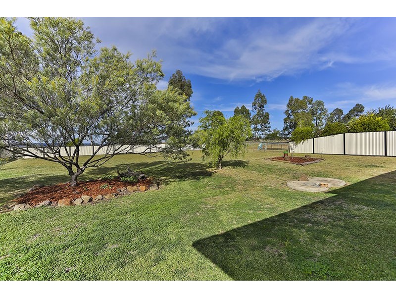 7 Eric Court, Cambooya QLD 4358