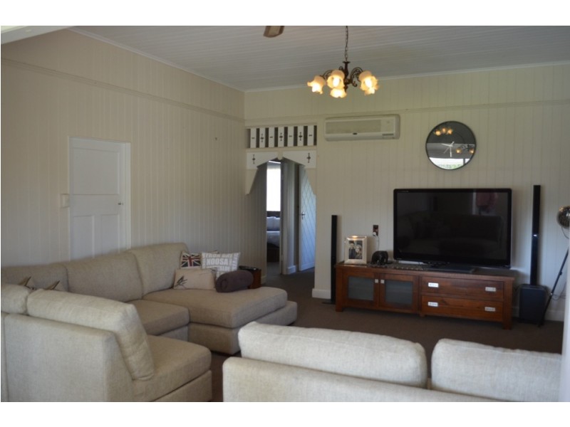 70 Mahon Street, Dalby QLD 4405
