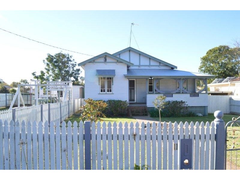 11 Charles Street, Newtown QLD 4350