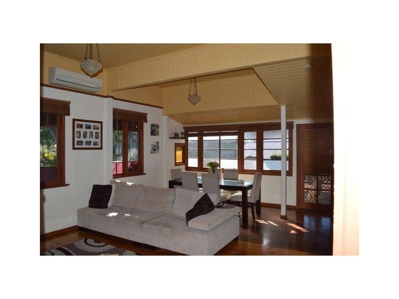 11 Charles Street, Newtown QLD 4350