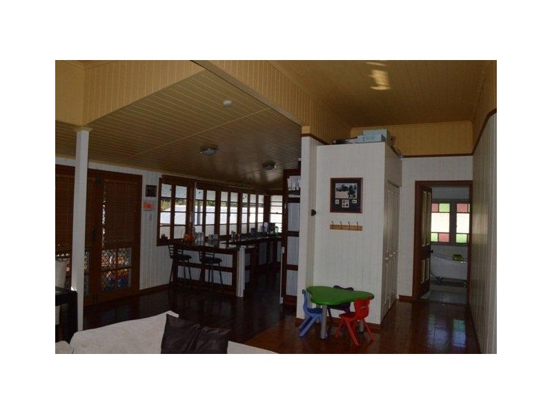 11 Charles Street, Newtown QLD 4350