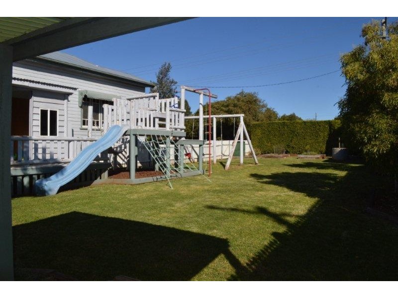 11 Charles Street, Newtown QLD 4350