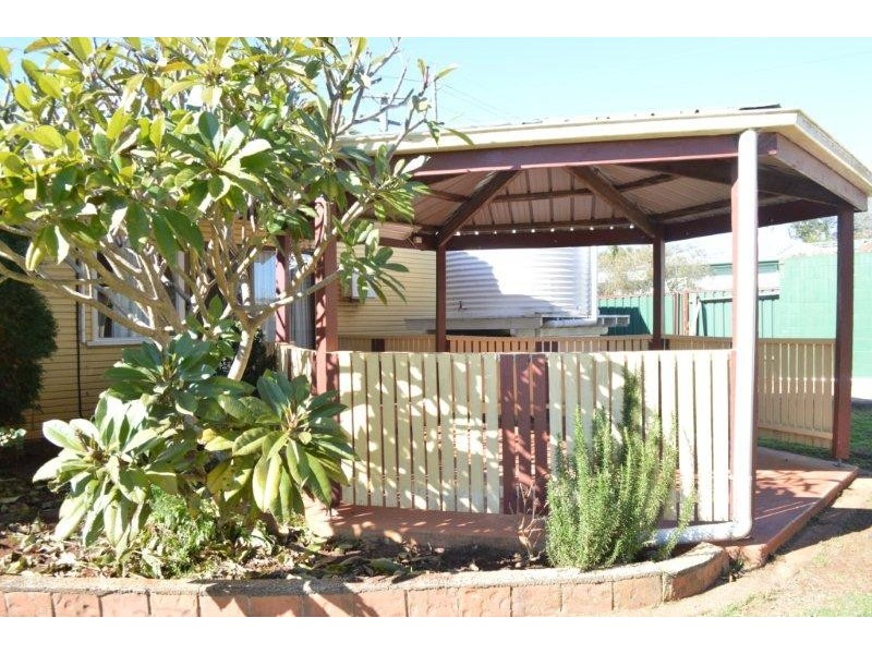 415 Tor Street, Newtown QLD 4350