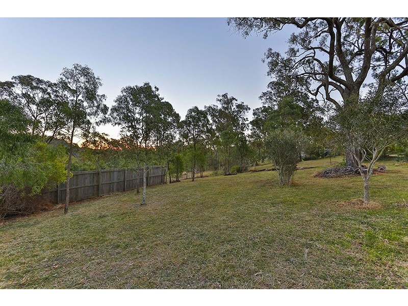 6 Clover Court, Meringandan West QLD 4352