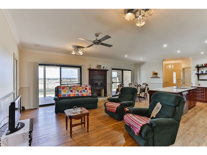 102 Crighton Road, Biddeston QLD 4401