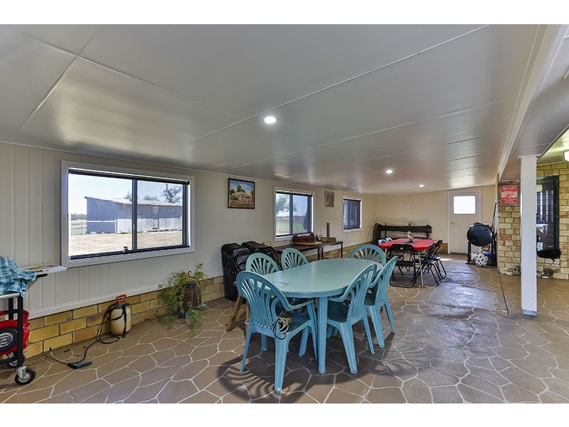 102 Crighton Road, Biddeston QLD 4401