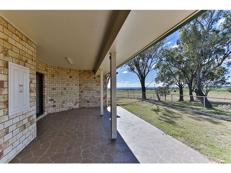 102 Crighton Road, Biddeston QLD 4401