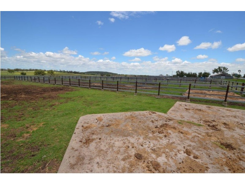 102 Crighton Road, Biddeston QLD 4401