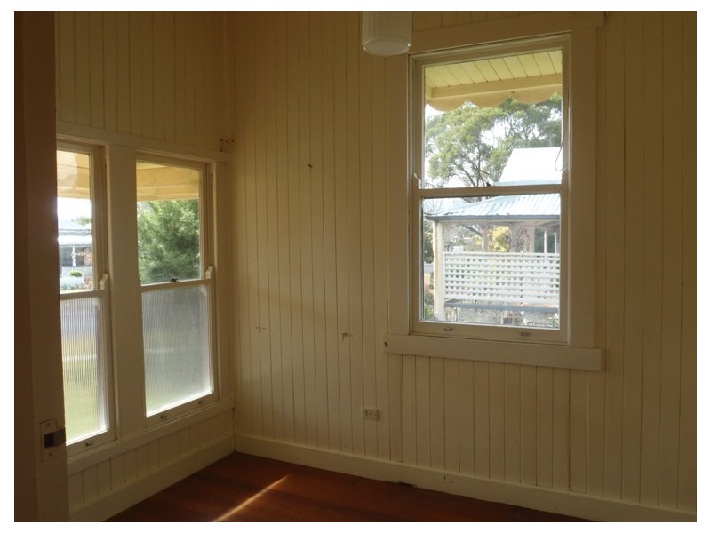 16a Wallace Street, Newtown QLD 4350