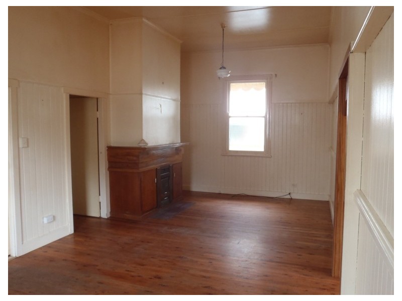 16a Wallace Street, Newtown QLD 4350