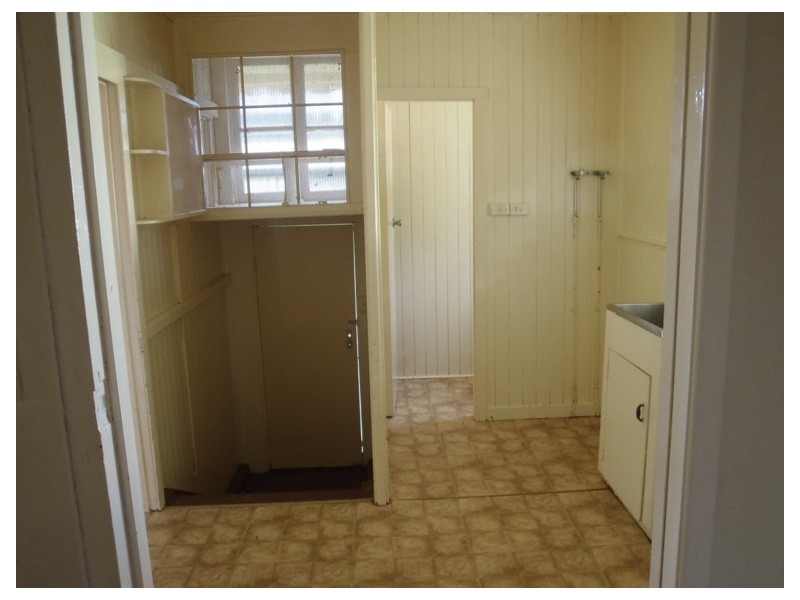 16a Wallace Street, Newtown QLD 4350
