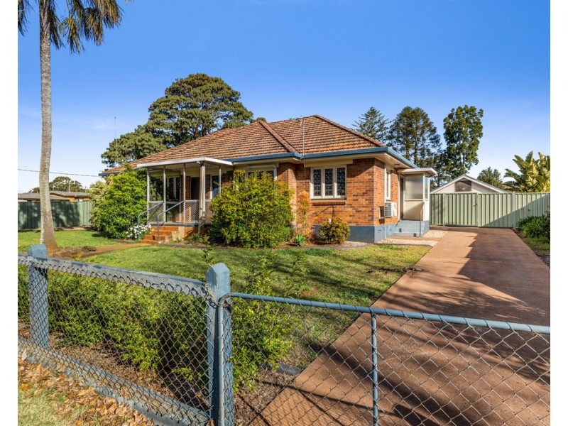 352 South Street, Harristown QLD 4350