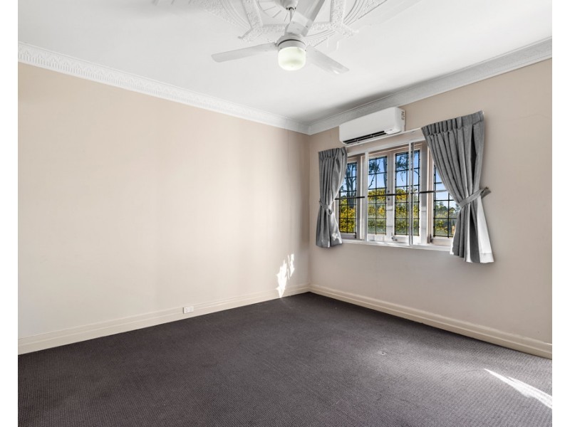 352 South Street, Harristown QLD 4350