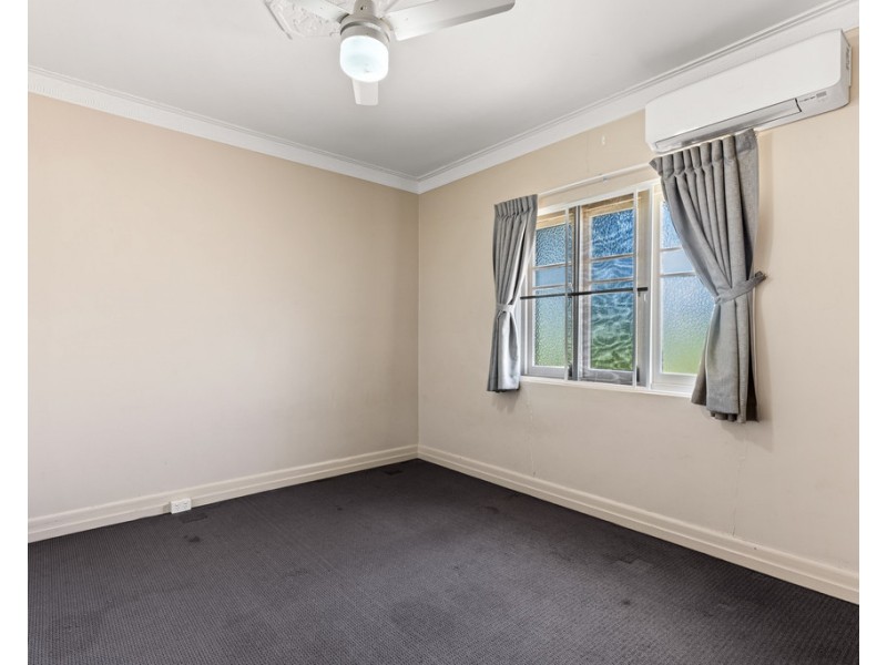 352 South Street, Harristown QLD 4350