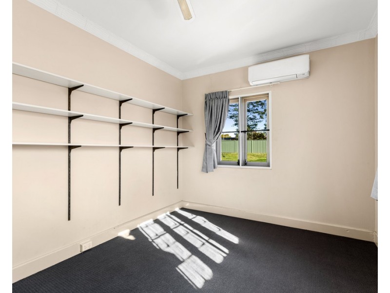 352 South Street, Harristown QLD 4350