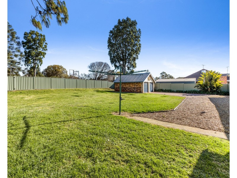 352 South Street, Harristown QLD 4350