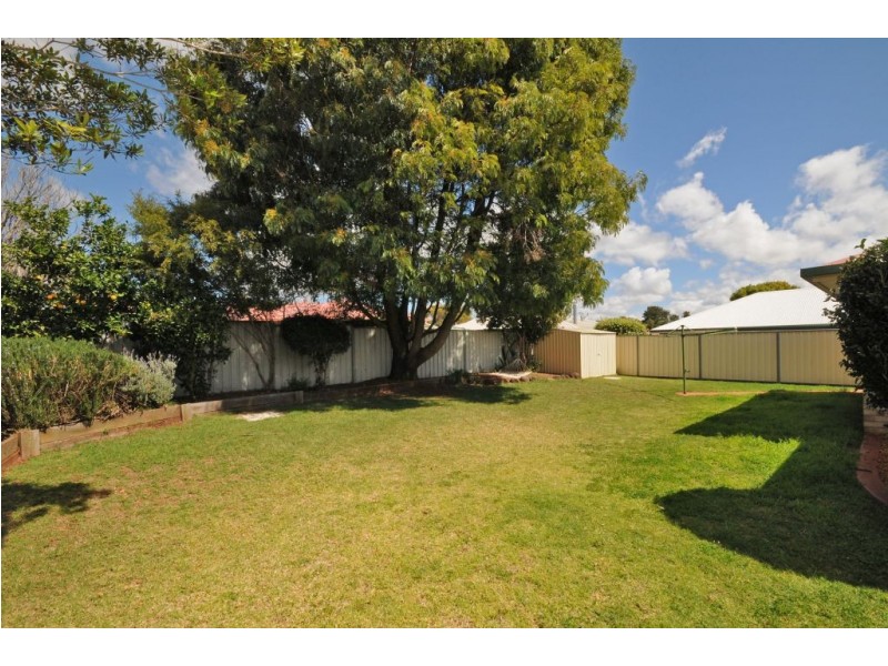 14 Sondergeld Court, Kearneys Spring QLD 4350