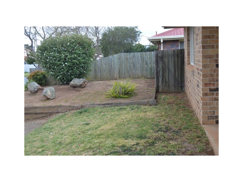 1/8 Carmen Street, Kearneys Spring QLD 4350