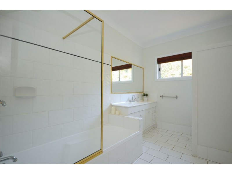 3 Rangeview Road, Blue Mountain Heights QLD 4350