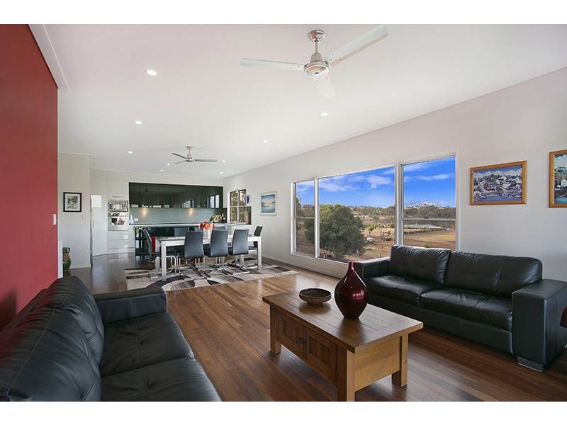 13 Willis Road, Meringandan West QLD 4352