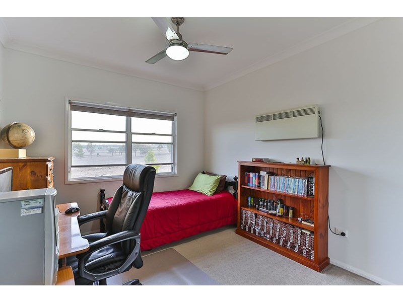 13 Willis Road, Meringandan West QLD 4352