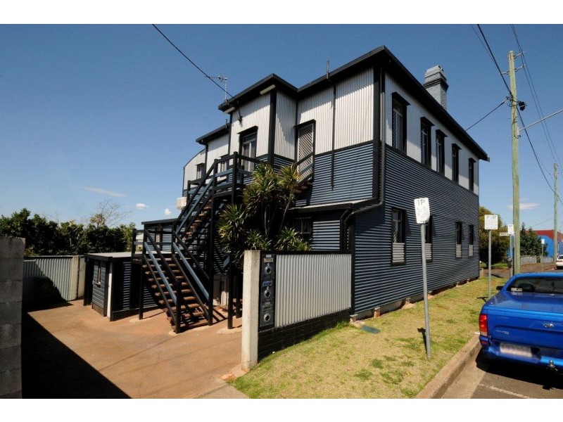 2/5 Royal Lane, Toowoomba City QLD 4350