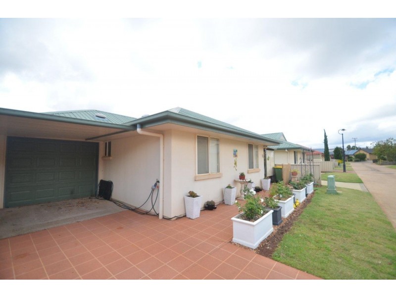 63/303 Spring Street, Kearneys Spring QLD 4350