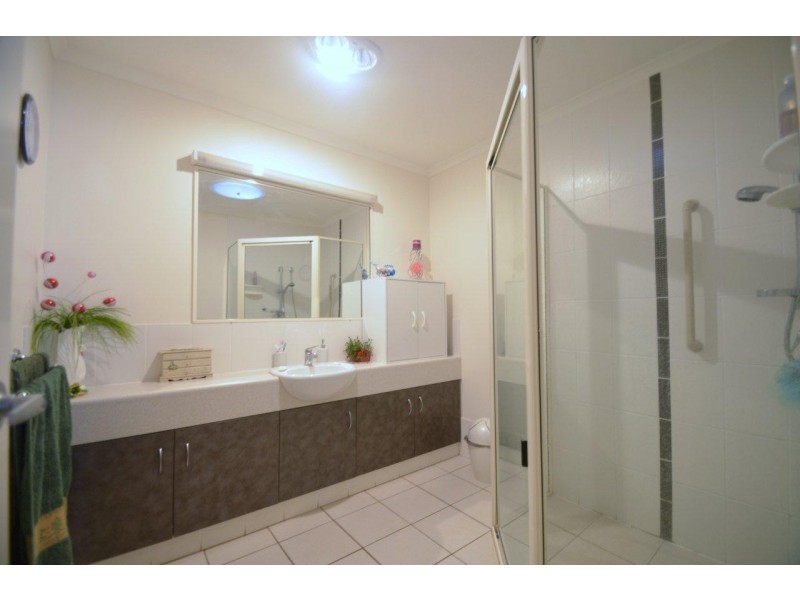 63/303 Spring Street, Kearneys Spring QLD 4350