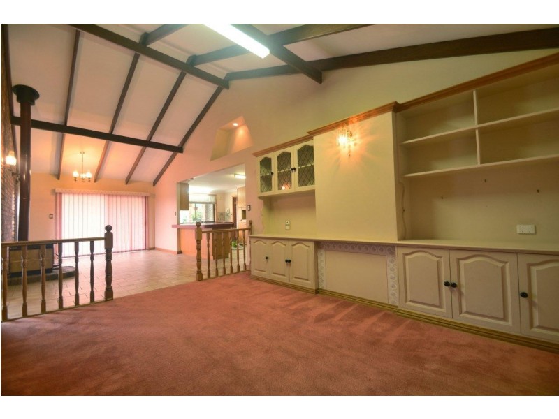 10 Hendy Street, Cranley QLD 4350