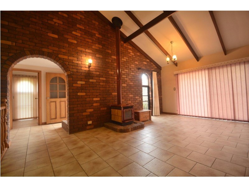 10 Hendy Street, Cranley QLD 4350