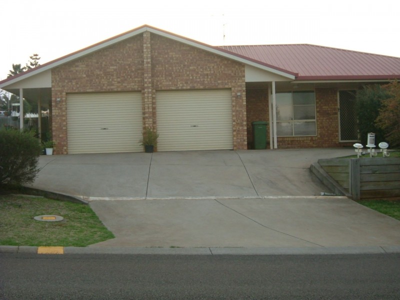 2/33 Creedon Drive, Kearneys Spring QLD 4350