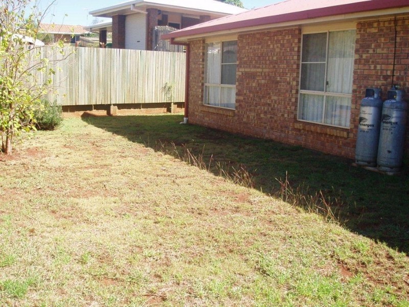 2/33 Creedon Drive, Kearneys Spring QLD 4350