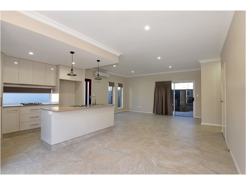 17/565 Hume Street, Kearneys Spring QLD 4350