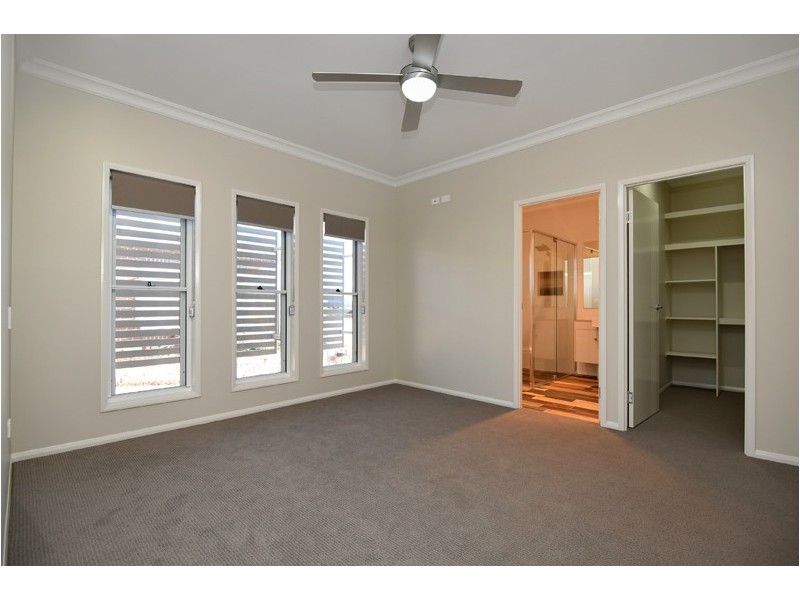 12/565 Hume Street, Kearneys Spring QLD 4350