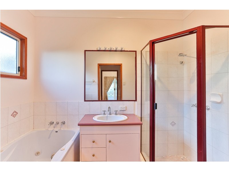 3 Lanbar Court, Glenvale QLD 4350