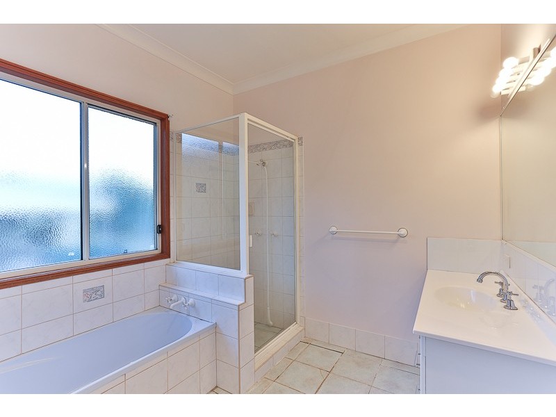 3 Lanbar Court, Glenvale QLD 4350
