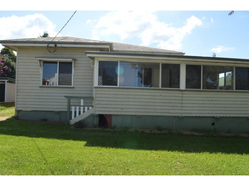 57 Hillview Avenue, Newtown QLD 4350