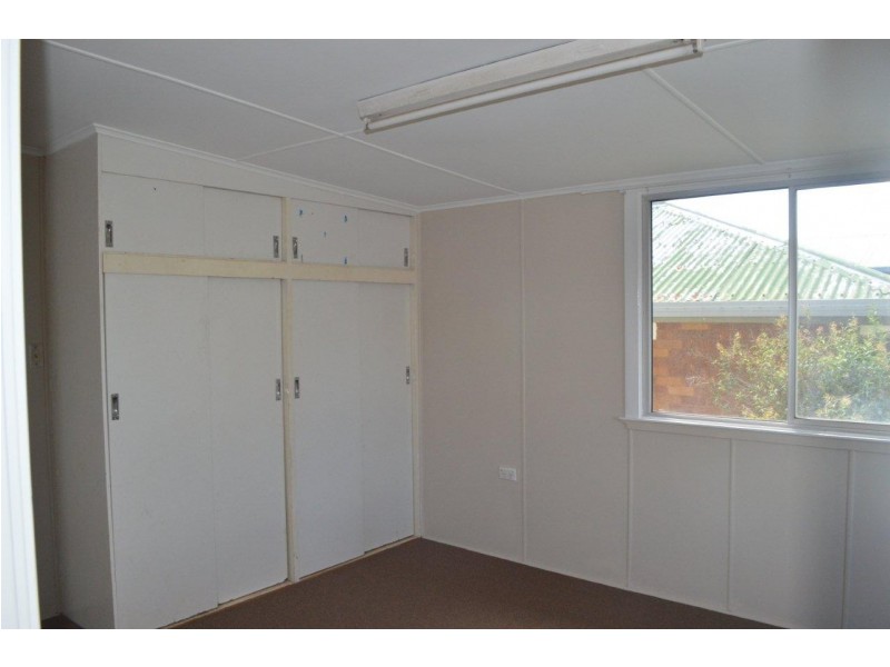 57 Hillview Avenue, Newtown QLD 4350