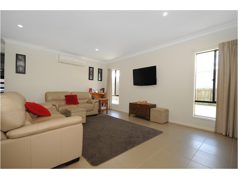 2 Greenway Close, Middle Ridge QLD 4350