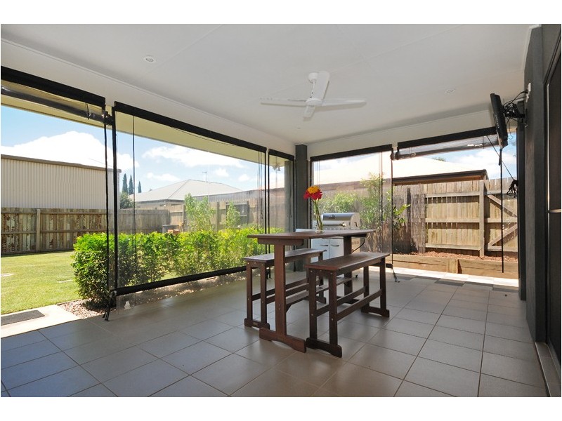 2 Greenway Close, Middle Ridge QLD 4350