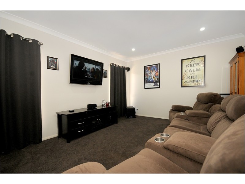 2 Greenway Close, Middle Ridge QLD 4350