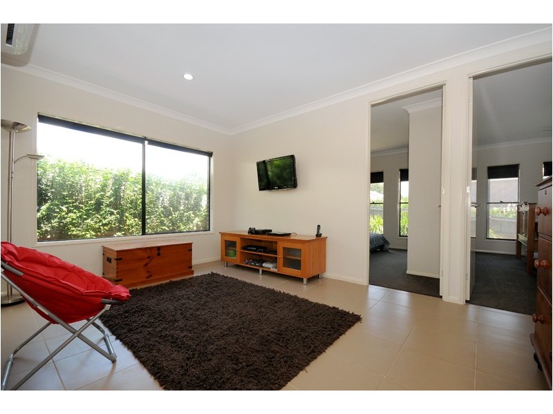 2 Greenway Close, Middle Ridge QLD 4350