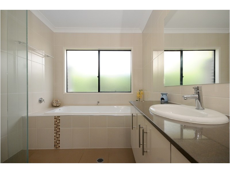 2 Greenway Close, Middle Ridge QLD 4350
